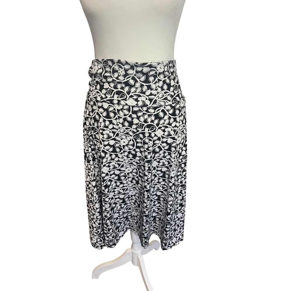 LuLaRoe Cassie Pencil Skirt Medium Black White Floral Vine Scroll Stretch Midi